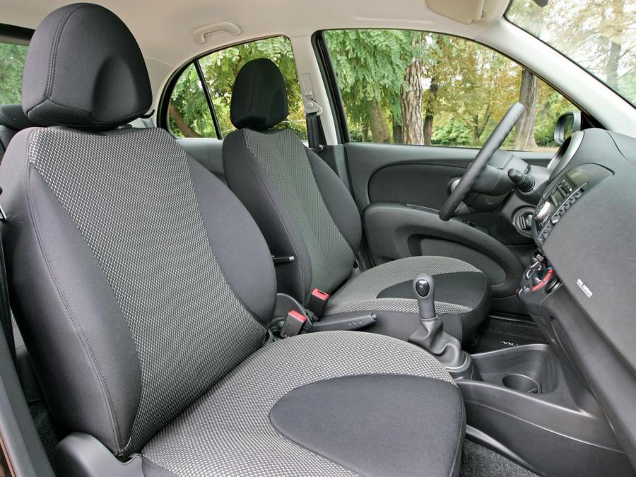 Интерьер Nissan Micra 5-Door (K12C) 2007 года  (фото 3 из 16)